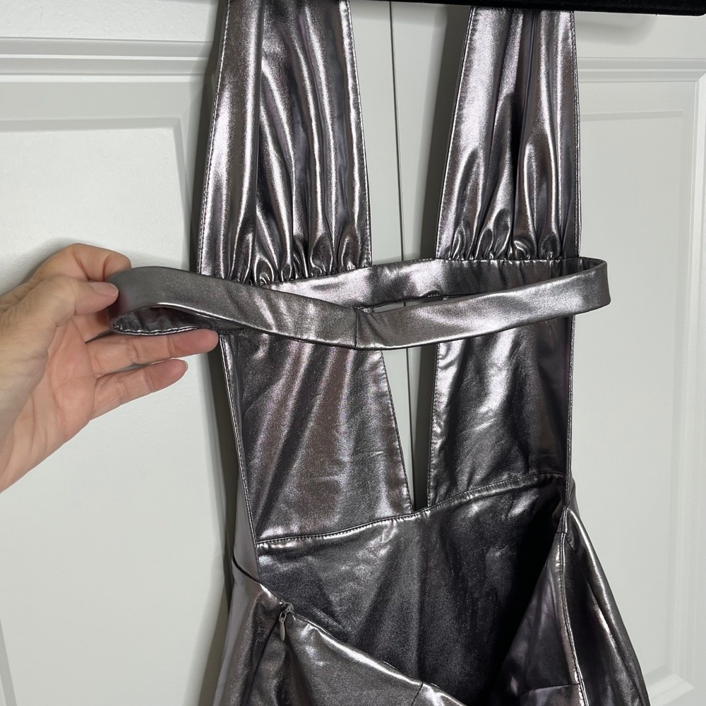 Edikted Silver Metallic Halter Mini Dress NWT Size Medium‎ Open Back - Picture 6 of 14
